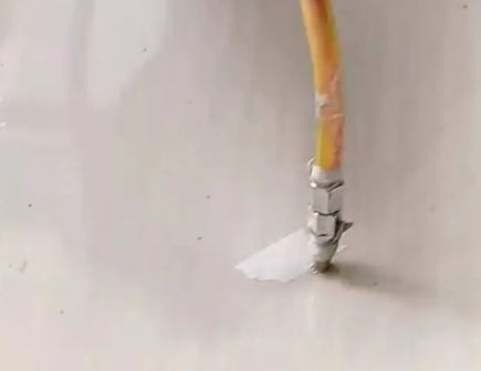 下陆瓷砖空鼓维修公司专业解答在瓷砖铺贴过程中，如果使用的砂料过粗（如全部使用了粗砂），可能会导致以下问题